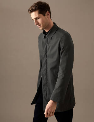 marksandspencer_SS23_Menswear_T16_5378A_nepromokavy plast s technologii Stormwear_seda_3499Kc-model.jpg